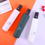 Parapluies pliables pastel rose, vert, blanc 'UV Super prevent sun', protection solaire et anti-UV, automatiques et élégants.