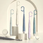 Parapluies inversés pastel en 6 couleurs (bleu clair, beige, bleu foncé, lilas, vert, gris) sur fond minimaliste, design moderne.