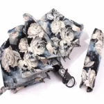 Parapluie vintage compact motif floral noir blanc gris, élégant et pratique avec étui, parfait pour une protection chic contre la pluie.