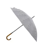 Parapluie élégant à motif carreaux noir et blanc, poignée en bois raffiné, accessoire chic pour tous vos déplacements.