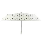 Parapluie pliant anti-UV à pois noirs, design élégant et pratique, parfait pour se protéger de la pluie et des rayons du soleil.