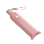 Parapluie de luxe minimaliste avec étui rose brillant et détail doré, accessoire élégant et pratique pour un transport facile.