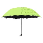 Parapluie femme coloré vert à motifs floraux, élégant et robuste, parfait pour une protection chic contre la pluie.