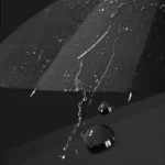 Parapluie homme noir avec manche en bois, élégant et étanche, parfait pour une protection optimale contre la pluie.