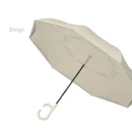 Parapluie inversé pastel beige avec poignée courbée, élégant et pratique, issu de la collection [Collection] raffinée.