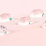 Parapluie élégant avec motifs de notes de musique, résistant à l'eau grâce à son tissu de haute qualité et design unique.