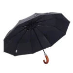 Parapluie pliant homme élégant noir à rayures, poignée en bois, pratique et compact pour une protection optimale contre la pluie.