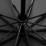 Parapluie pliant homme noir, design élégant et robuste, structure à rayons visible, idéal pour allier style et praticité.