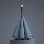 Parapluie tempête double couche gris, design élégant et robuste, idéal pour affronter toutes les conditions météo avec style.