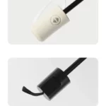 Parapluie anti-UV pliant avec deux poignées : blanche à bouton de commande et noire avec attache en tissu, design pratique et moderne.