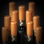 Parapluie inversé automatique élégant avec poignée en bois, design soigné, matériaux de qualité, disponible en différentes collections.