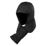 Capuche noire avec écharpe intégrée, mode et pratique, idéale contre la pluie et le froid pour un style chic et protecteur.