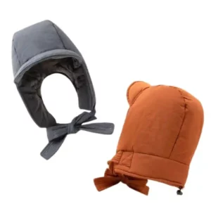 Capuche de pluie chaude, collection hiver : bonnet gris élégant et bonnet orange oreilles d'ours pour style et chaleur.