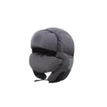 Capuche de pluie style aviateur grise, pliable et isolante, idéale pour se protéger des intempéries et compléter la collection.