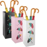 Porte-parapluies en métal modernes noir, rose, blanc, avec parapluies colorés, design élégant et pratique pour hall d'entrée.