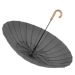 Grand parapluie noir ouvert avec poignée en bois élégante, structure robuste, parfait contre la pluie, modèle [Collection] moderne.