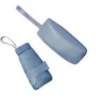 Mini parapluie compact avec pochette assortie, design élégant et pratique, parfait pour vous protéger de la pluie en toute occasion.