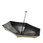 Mini parapluie compact noir, design moderne et élégant, idéal pour une protection pratique et stylée contre la pluie.