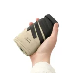 Mini parapluie compact beige et noir JUST CHASE, design élégant, facile à transporter, parfait pour rester stylé même sous la pluie.