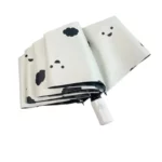 Parapluie automatique pliant, motif nuage et visages souriants, pratique et résistant, poignée blanche élégante pour protection pluie.
