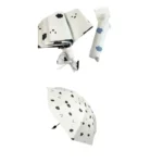 Parapluie automatique pliant blanc avec motifs de nuages noirs, gris, et étui assorti. Style unique pour jours de pluie.