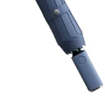 Parapluie avec lumière LED, design moderne, poignée ergonomique, parfait pour la pluie. Disponible en [Collection], [Collection].