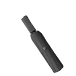 Parapluie noir pliable avec lumière LED et poignée ergonomique, idéal pour la pluie, collection tendance et pratique.