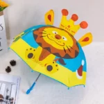 Parapluie enfant coloré avec design de lion joyeux et oreilles 3D, idéal pour rendre les jours de pluie amusants et stylés.