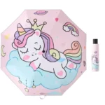 Parapluie enfant fille rose licorne endormie sur nuage, collection [Collection], avec bouteille assortie.
