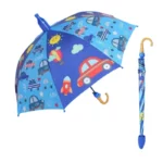 Parapluie enfant semi-automatique bleu, motifs voitures et engins colorés, poignée crochet. Parfait pour les petites mains aventureuses!
