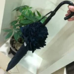 Parapluie femme semi-automatique noir design floral, élégant et pratique, parfait pour toutes les saisons et les tendances.