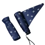 Parapluie fille pliant bleu marine avec motifs de nœuds élégants, pratique et stylé avec son étui assorti, idéal pour tous temps.