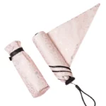 Parapluie fille pliable rose clair avec motif floral, modèle déplié et compact, élégant et pratique pour rester au sec.