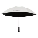 Grand parapluie golf blanc et noir, design élégant avec poignée ergonomique, idéal pour couverture sous la pluie sur le terrain.