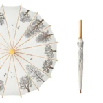 Parapluie japonais élégant avec motifs d'arbres, fond blanc et manchon marbré, alliant style raffiné et protection contre la pluie.