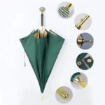 Parapluie luxe vert avec manche doré et strass, finitions haute qualité : bouton pression, pointes dorées et fermeture élégante.