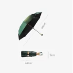 Parapluie luxe vert et noir, 96 cm de diamètre, avec poignée ronde et étui compact 24x7 cm, élégant et pratique.