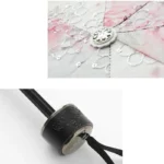 Parapluie mariage brodé en soie avec motifs floraux élégants, mécanisme en métal noir, idéal pour les cérémonies et événements.