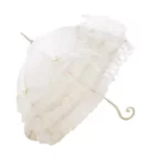 Parapluie mariage chic blanc avec volants en dentelle, alliant élégance et protection pour sublimer votre tenue lors d'un mariage.