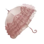 Parapluie mariage chic rose avec dentelle et nœuds, raffiné et élégant, parfait pour une touche glamour lors d'événements spéciaux.