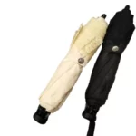 Parapluies mariage semi-automatiques : design élégant crème à motifs floraux et noir épuré, parfaits pour un jour spécial.