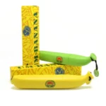 Parapluies originaux en forme de banane jaune et verte avec leur emballage design à motifs de bananes, pratique et fun.