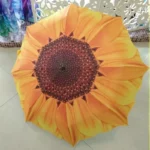 Parapluie original motif tournesol jaune et marron, style unique et vibrant, accessoire parfait pour illuminer les jours de pluie.