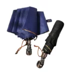 Parapluie original tête de mort bleu et noir, design élégant et fonctionnel, parfait pour un style unique sous la pluie.