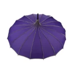 Parapluie vintage original violet avec structure en métal, design élégant et unique, accessoire idéal pour style rétro ou moderne.