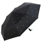 Parapluie pliable noir avec motif doré, pratique et stylé, parfait pour rester au sec tout en ajoutant une touche d'élégance.