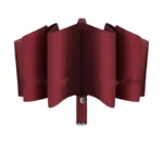 Parapluie pliant bordeaux avec lumière LED, design original, protection pratique contre la pluie, accessoire élégant et utile.