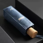 Parapluie pliant compact élégant, tissu denim, poignée en bois, idéal pour transport facile, design [Collection] intemporel