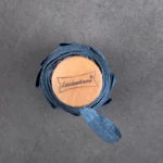 Parapluie pliant petit format, léger et pratique, idéal pour la pluie, design raffiné de la collection [Collection], fond neutre.