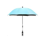 Parapluie poussette bleu clair 85 cm avec design élégant et support de fixation pratique, idéal pour une protection lors des promenades.